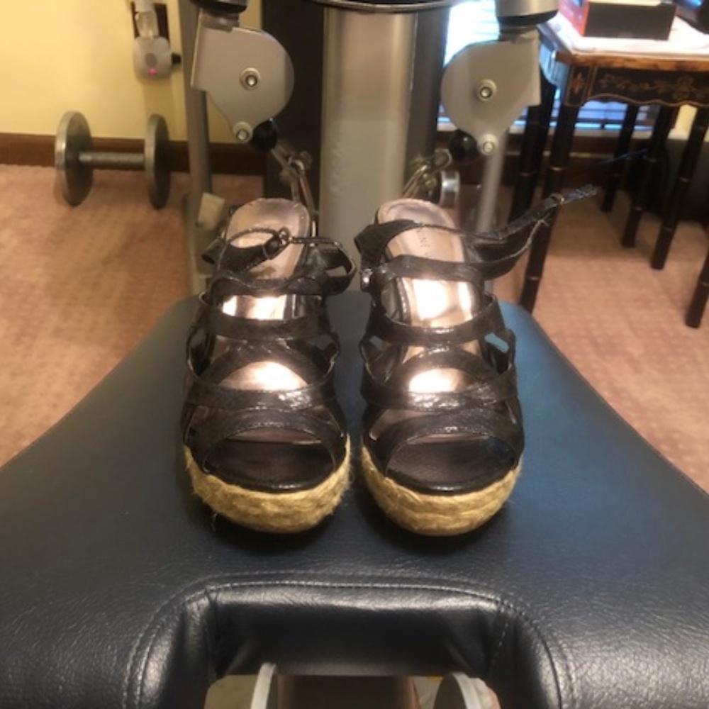 Nine West Wedge Sandals Size 6 Black